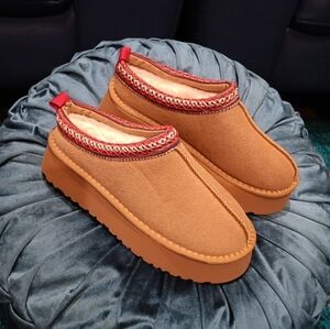 Tan Slip-On Shoes with Red Trim Size 7 Or 6.5 New